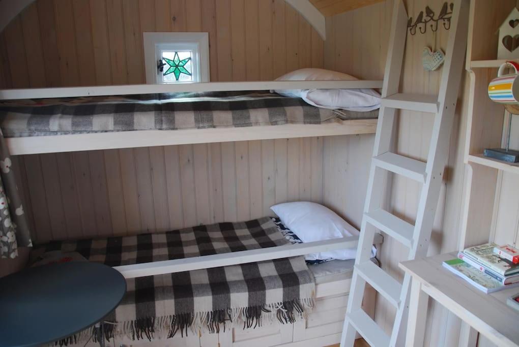 Skylark Shepherds Hut Ройал-Танбридж-Уэльс Экстерьер фото