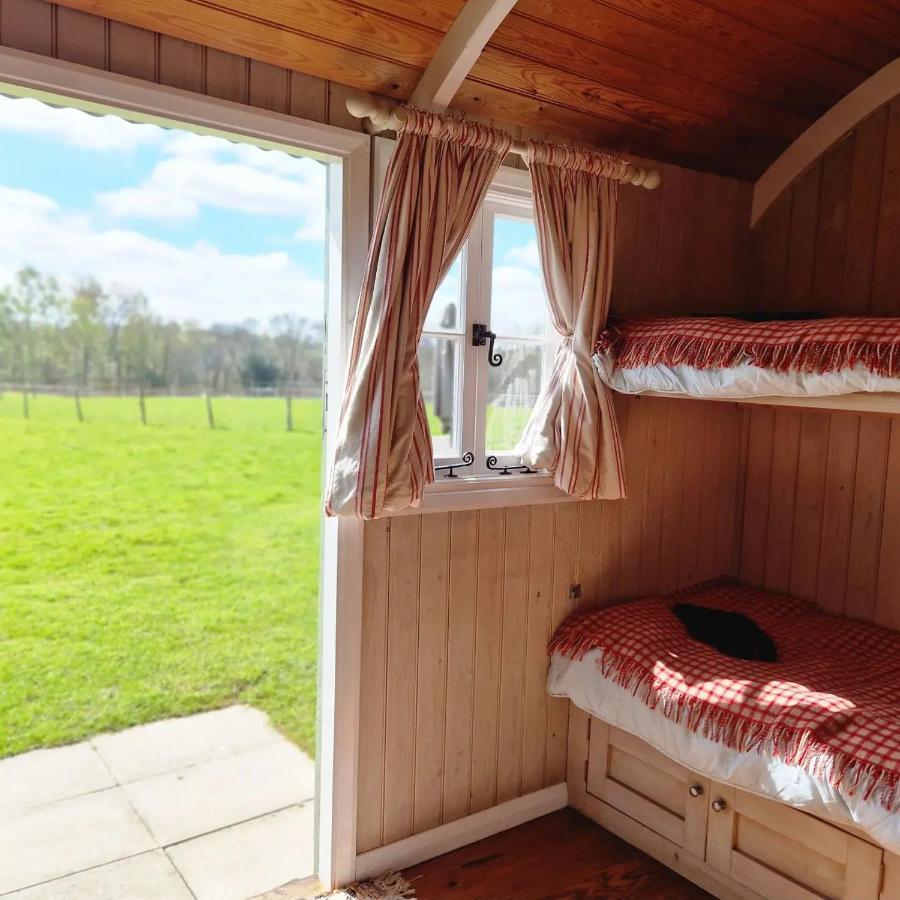 Skylark Shepherds Hut Ройал-Танбридж-Уэльс Экстерьер фото