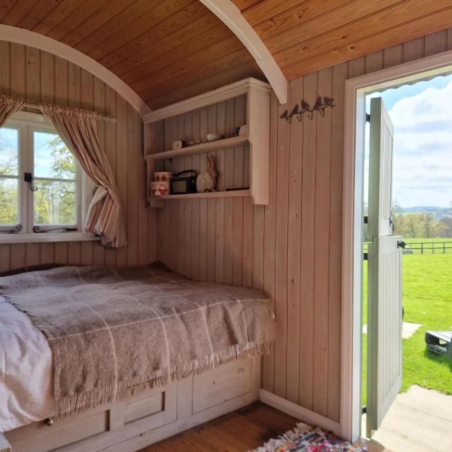 Skylark Shepherds Hut Ройал-Танбридж-Уэльс Экстерьер фото